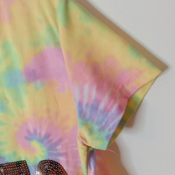 Grumpy and Gorgeous  Yikes tie dye v-neck tie bottom t-shirt. Medium - Picture 4 of 7